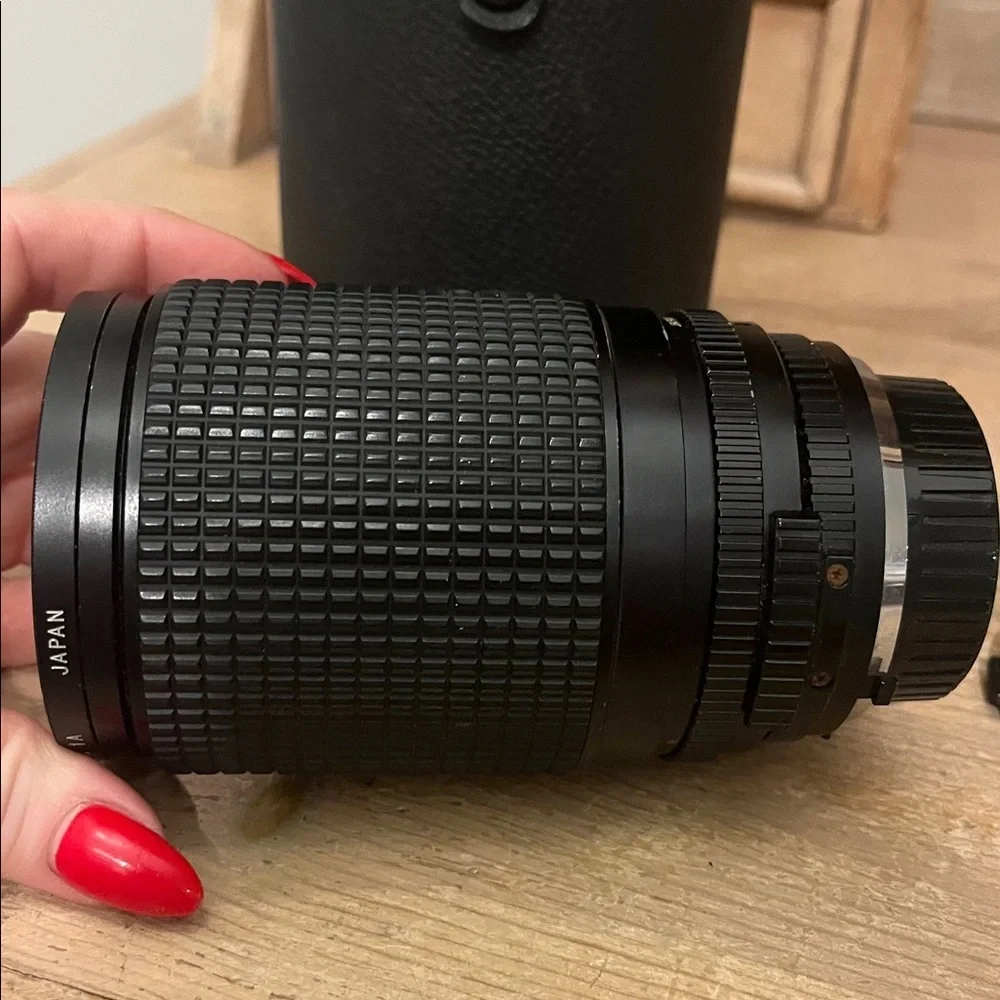 Vintage Tokina AT-X Camera Lens Manual Focus Zoom 28-135mm 1:4-4.6 Case